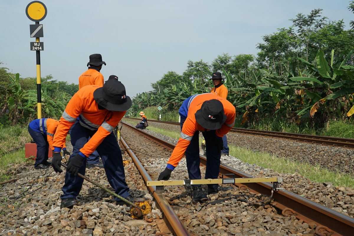 KAI Semarang intensifies rail track maintenance ahead of 2026 Lebaran transport surge
