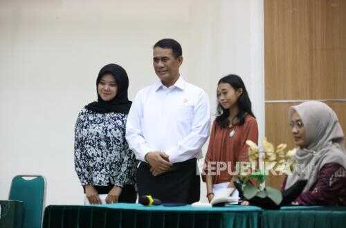 Amid State Duties, Agriculture Minister Amran Remains Active as Lecturer, Assists Tuition Fees for Orphaned Students