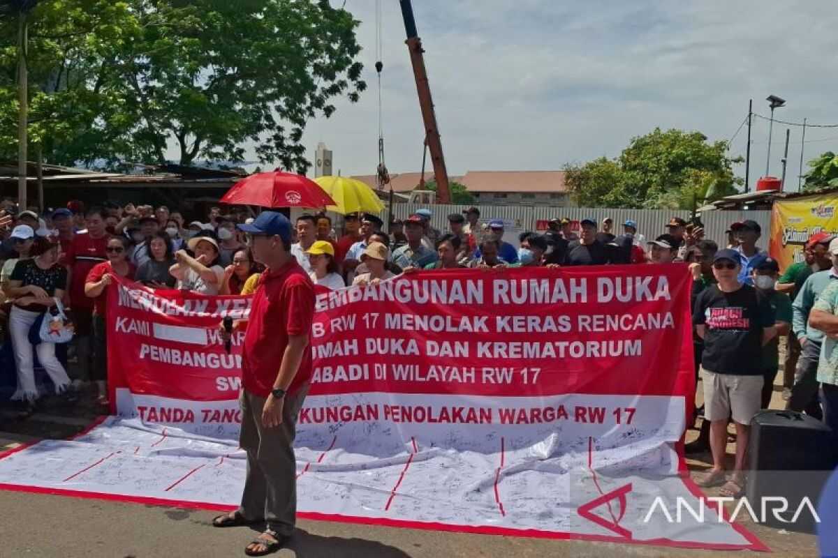 Residents Renew Protest Against Crematorium Project in West Jakarta