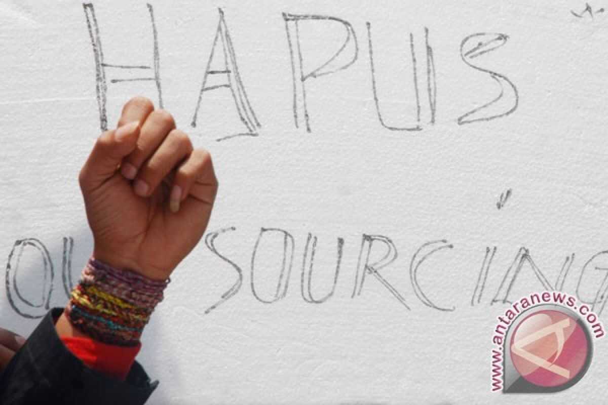 A year is enough: the story of fixed-term contracts in the era of free trade