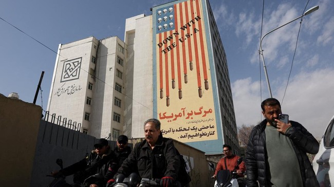 Iran Launches Major Retaliatory Strike Against US-Israeli Targets, Explosions Reported Across Gulf States