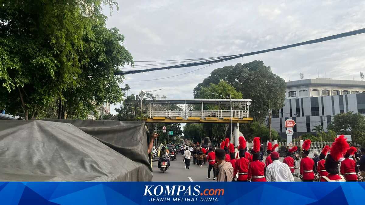 Chinese New Year Parade at Lapangan Banteng Causes Heavy Traffic Congestion and Road Closures