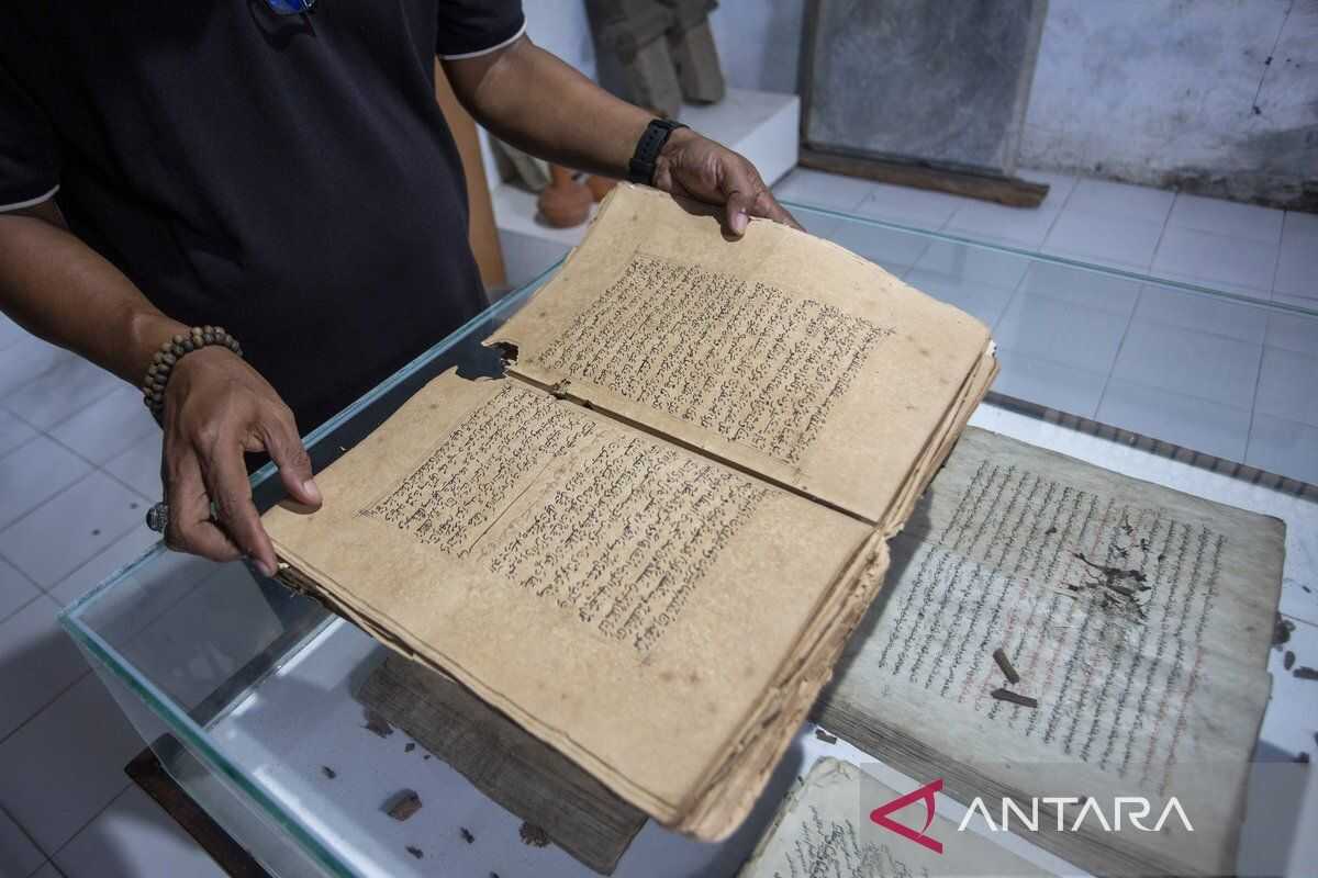 Bandar Cimanuk Museum Preserves Centuries-Old Islamic Manuscripts