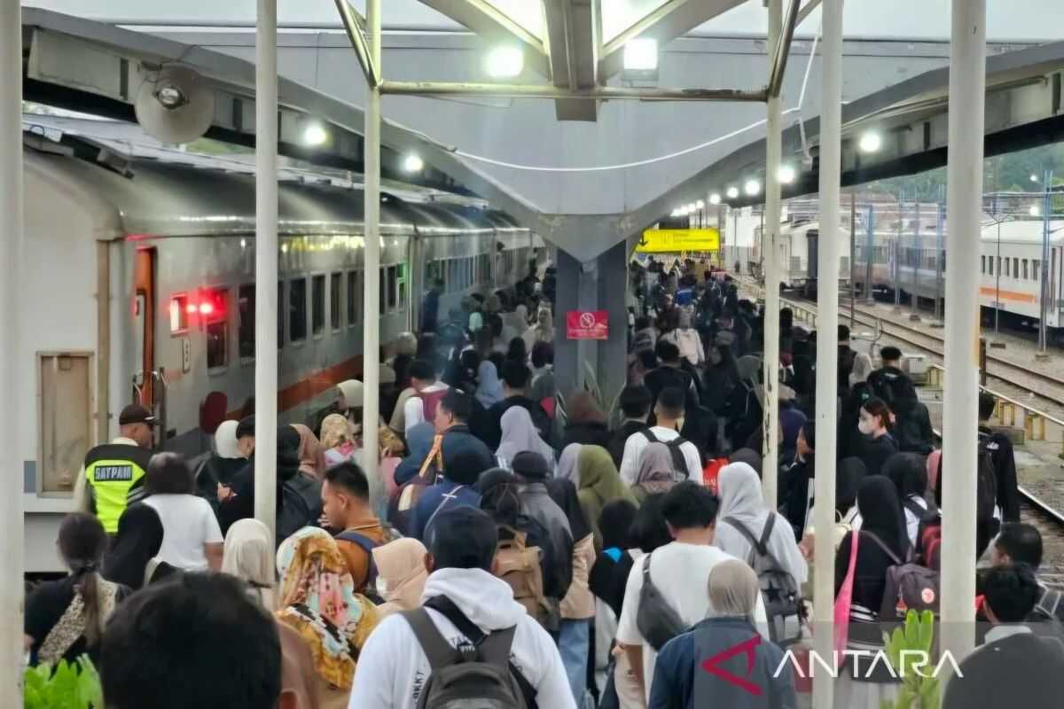 KAI still provides 22,134 tickets with 30 per cent discount at Malang Station