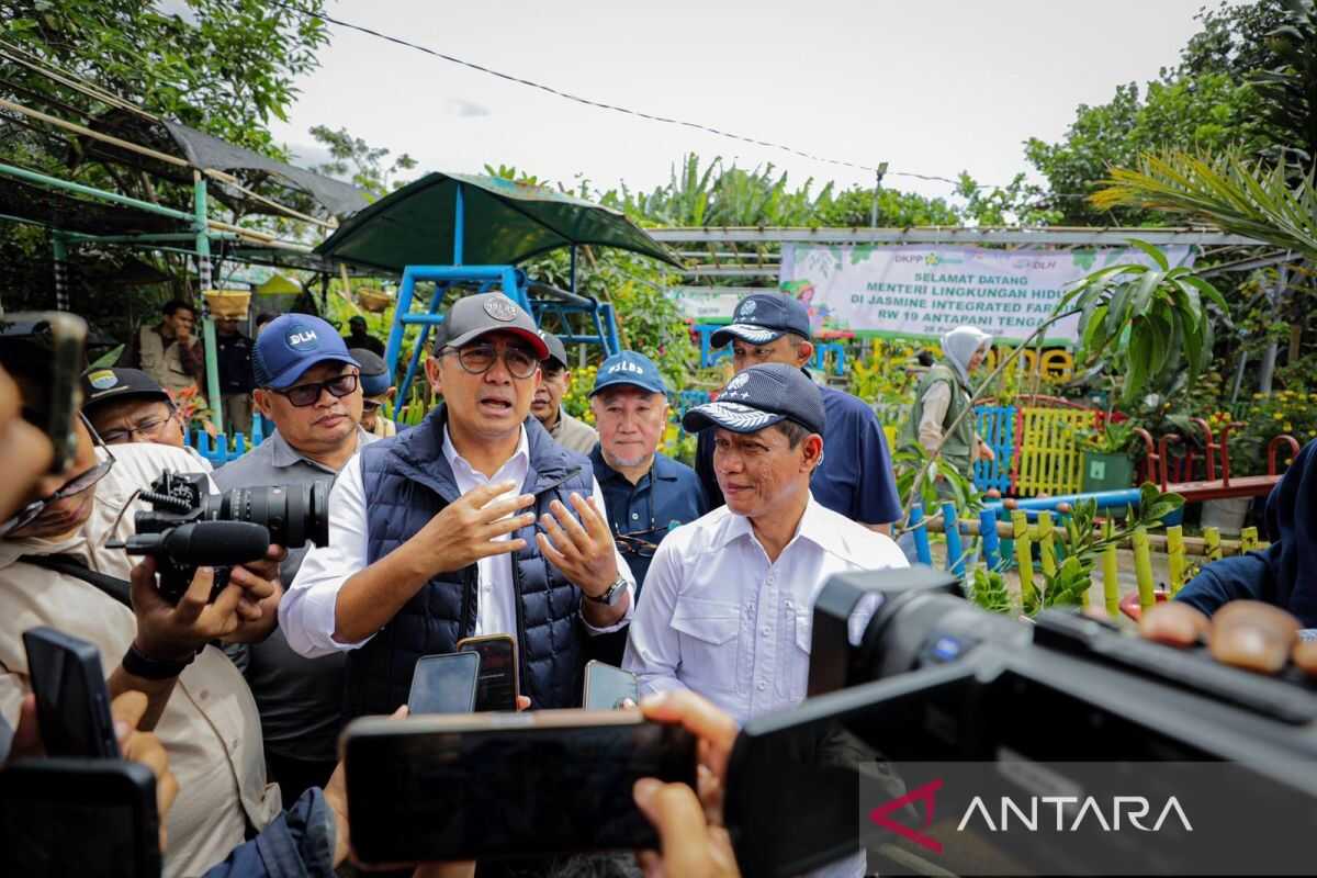 Farhan offers development of Jelekong landfill in Bandung to investors