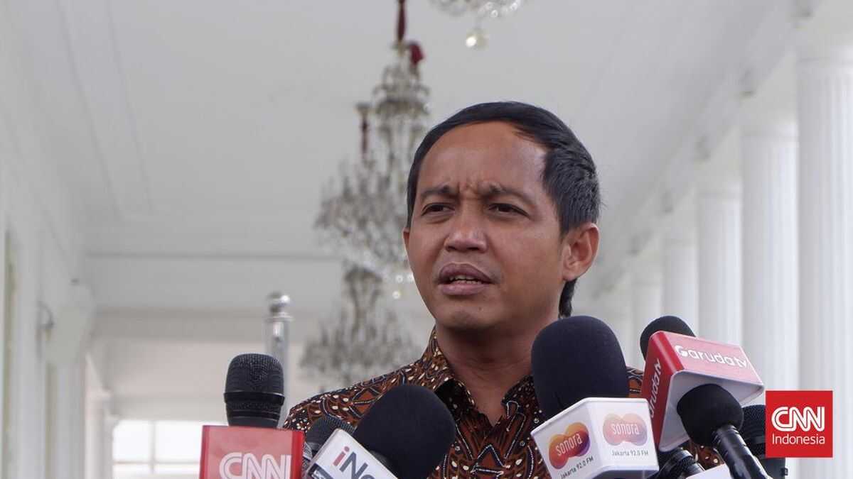 Forest Minister Conveys Prabowo's Greetings While Issuing Social Forestry Certificates in IKN