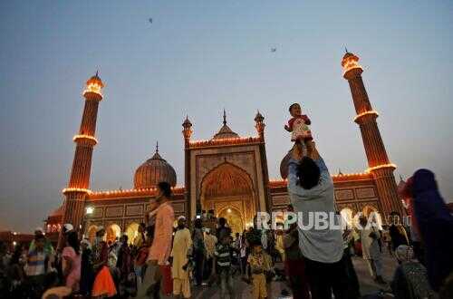 Ramadan: The School of Self-Restraint Before History Grants Power