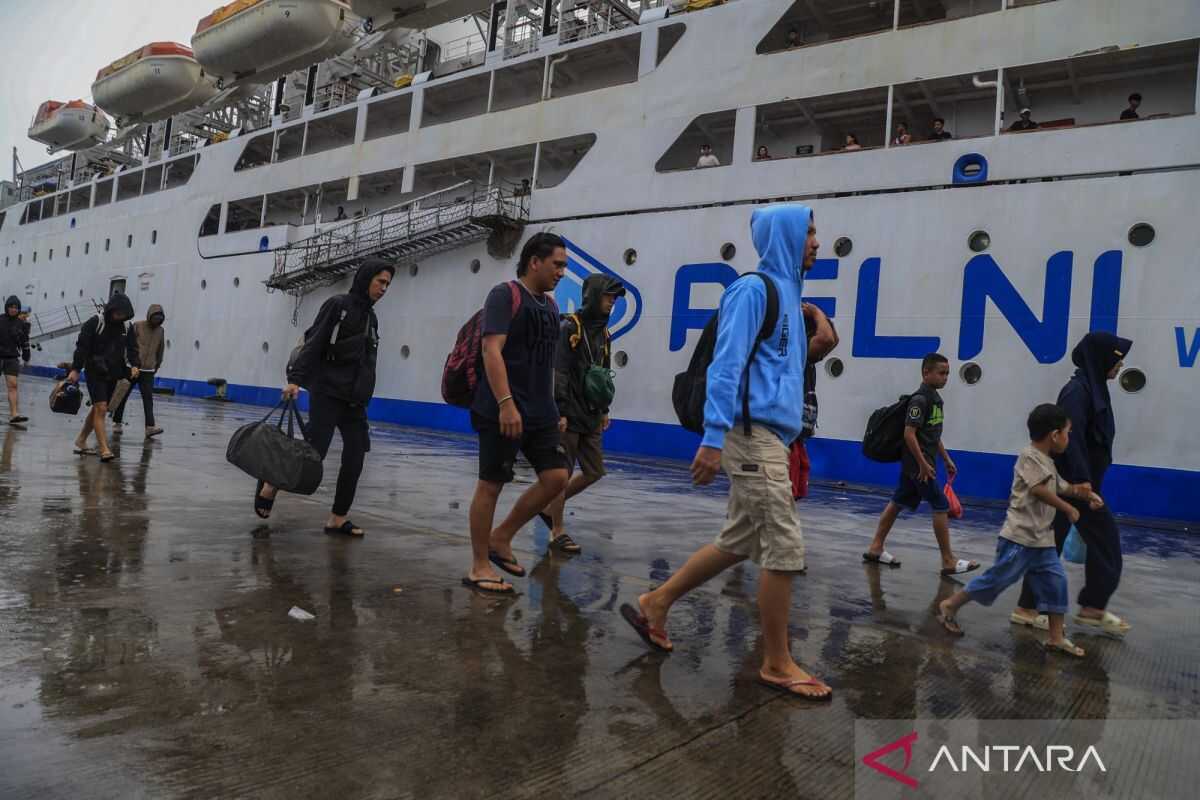 Early homecoming via KM Nggapulu in Ternate