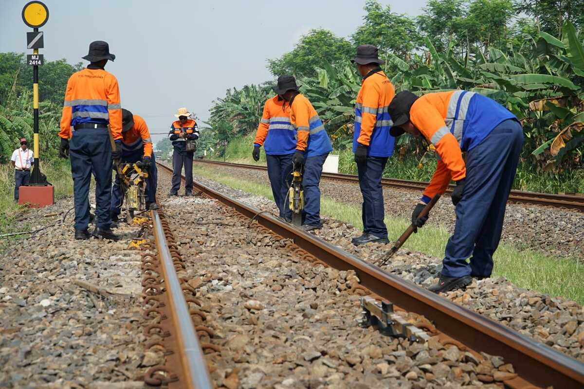 Ahead of 2026 Eid exodus, Daop 4 Semarang intensifies routine maintenance of 677 km railway track