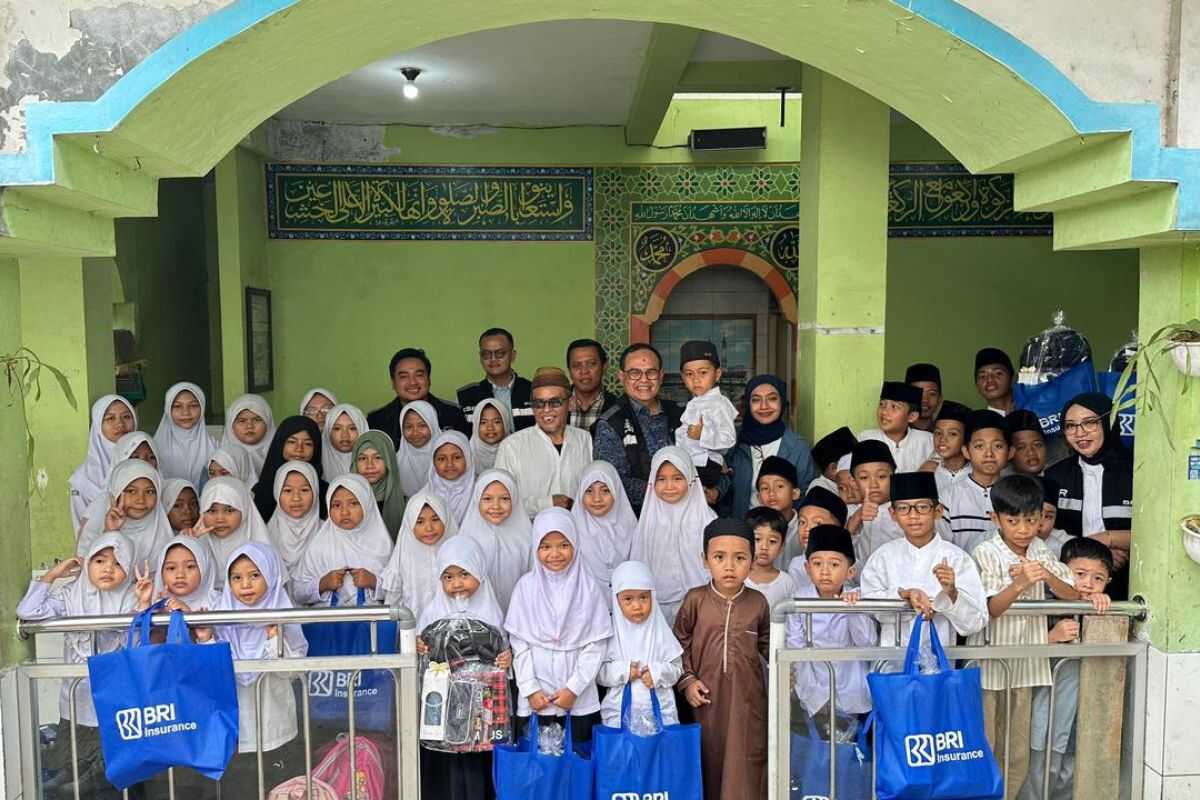 BRI Insurance supports foundation education through TJSL programme