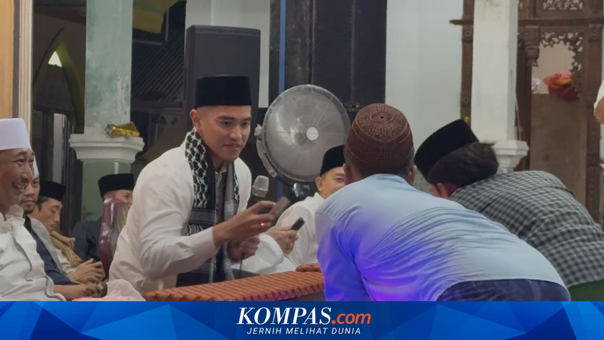 Kaesang Distributes Gold to Pesantren Students Rather Than Bicycles Like Jokowi
