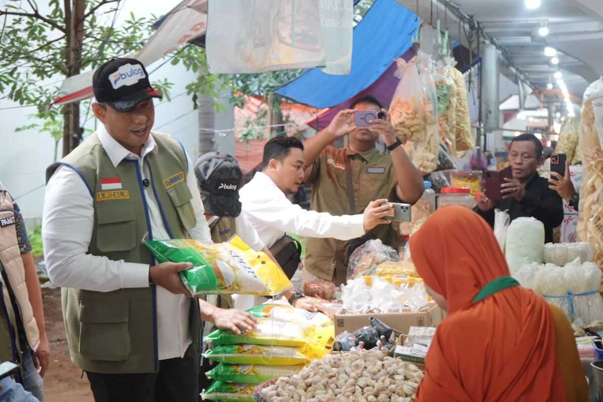 Bulog Chief Assures Strategic Food Prices Stable in Semarang