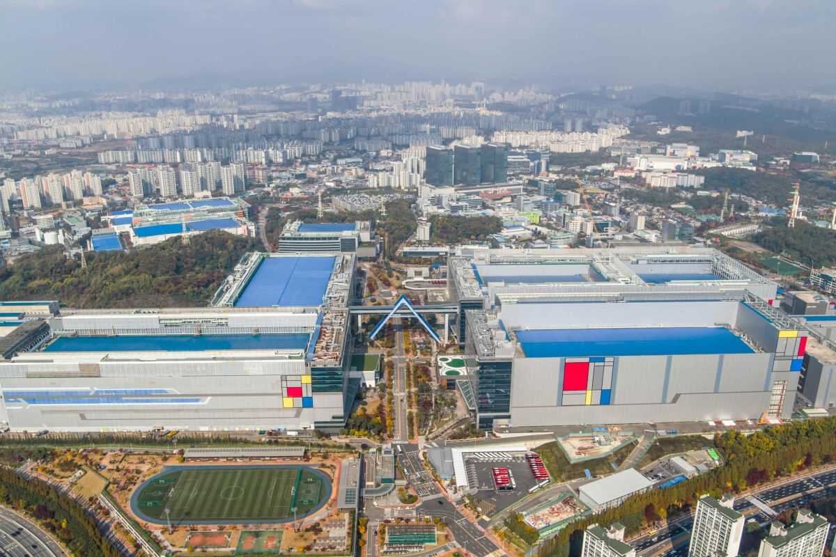 Samsung Electronics Plans Shift to AI-Driven Factories by 2030