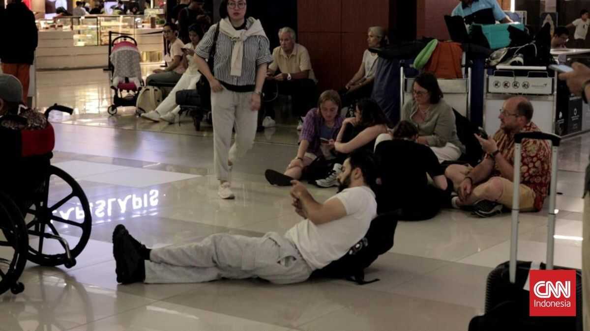 Stranded at the Airport: Middle East-Bound Passengers Left in Limbo as Flights Cancelled