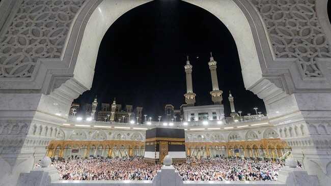 Indonesians Urged to Postpone Umrah, Middle East Situation Critical