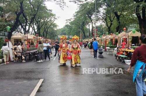 Harmony in Diversity: Cap Go Meh Parade at SCBD Amid Ramadan Blessings