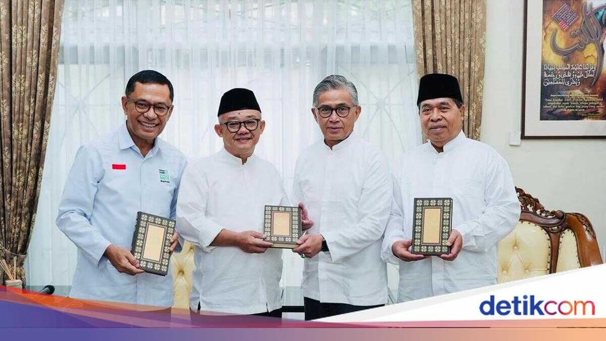 Sinarmas Endows 1,000 Qurans During Ramadan to Support Education