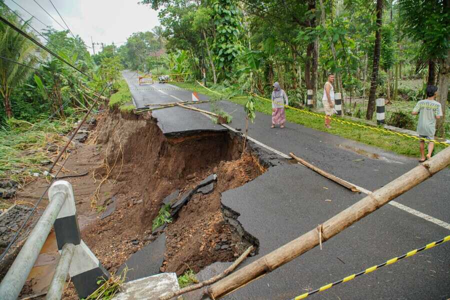Heavy Rainfall Causes Land Subsidence and Mosque Damage