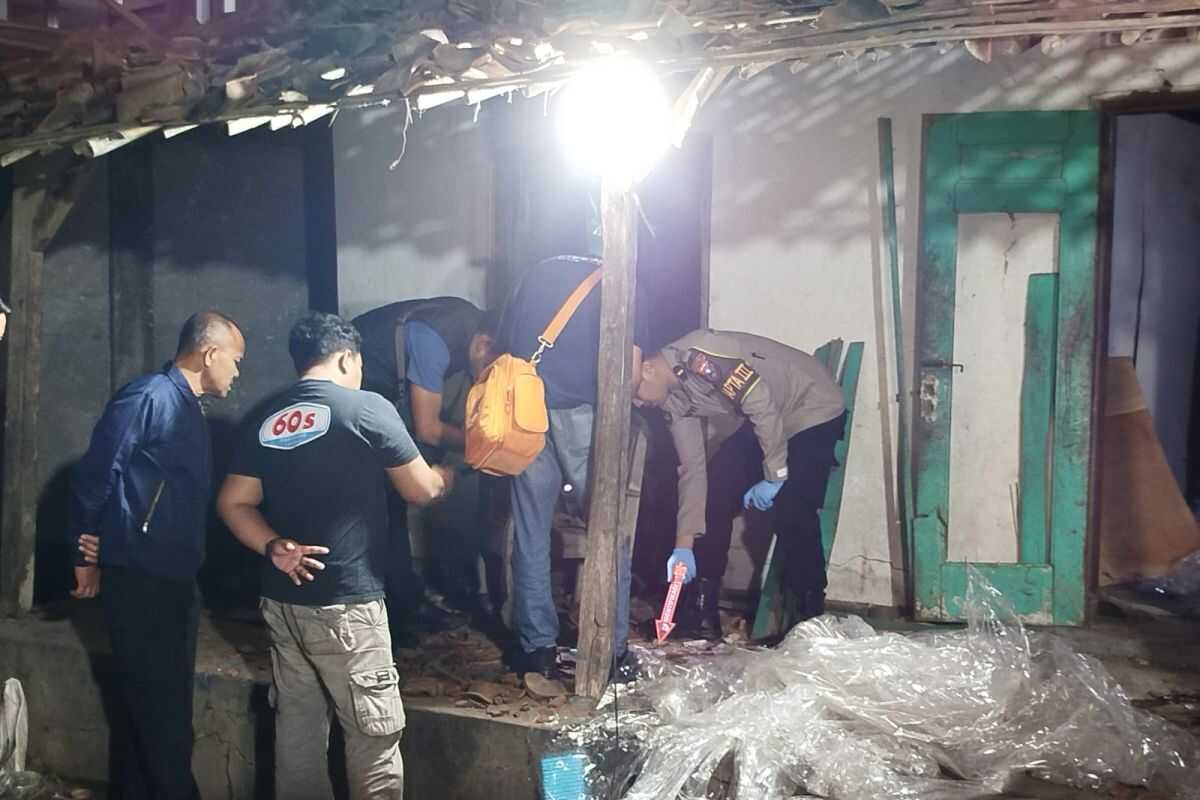 Police investigate homemade firecracker explosion that kills teenager in Ponorogo