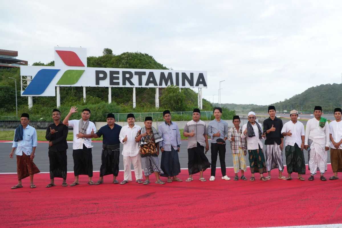 "Ngabuburide" on the Mandalika asphalt