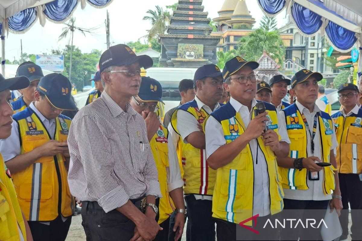Public Works Minister Ensures Readiness of National Roads in East Java for Lebaran Exodus