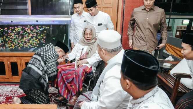 Kaesang Visits Al Falah Ploso Pesantren, Receives Blessing from KH Nurul Huda