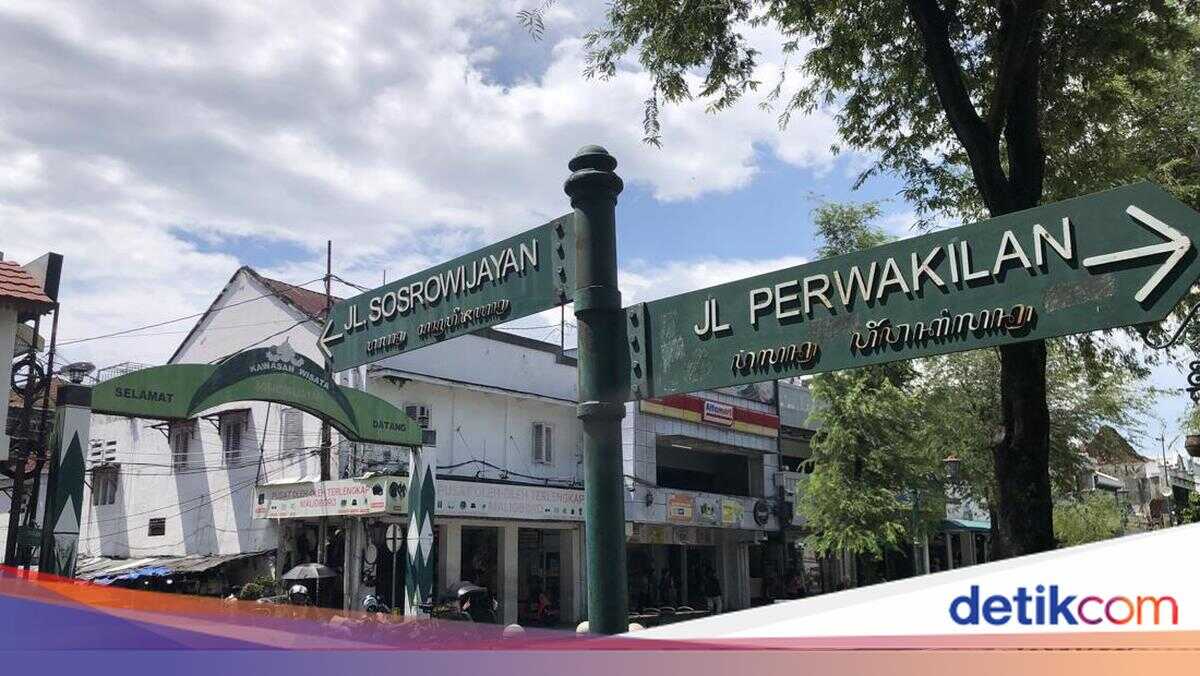 Illegal Parking Attendants in Malioboro Charge Double Tariffs During Shift Changes