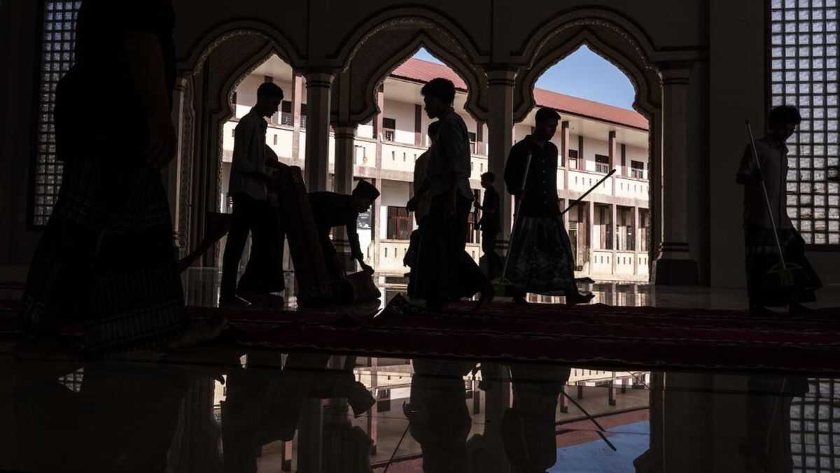 University Students Challenge Pesantren Law, Highlight 20% Education Budget Requirement