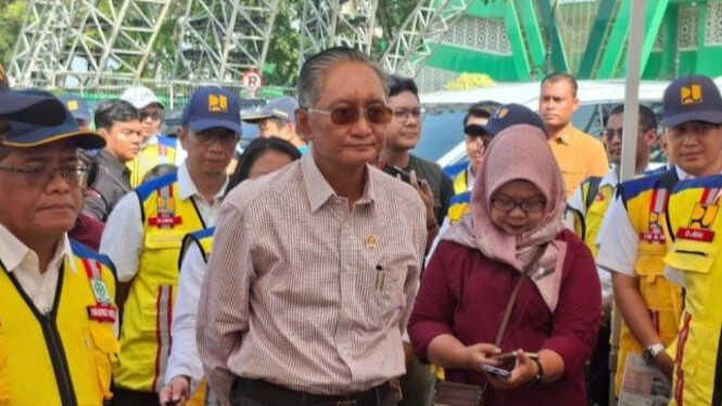 Minister Dody Reaffirms Giant Sea Wall Development Insufficient to Solve North Coast Problems