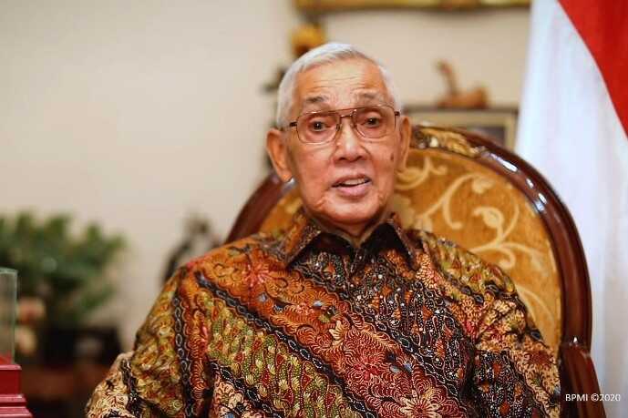 An Inspirational Journey: Try Sutrisno from Newspaper Vendor to Vice President of the Republic of Indonesia