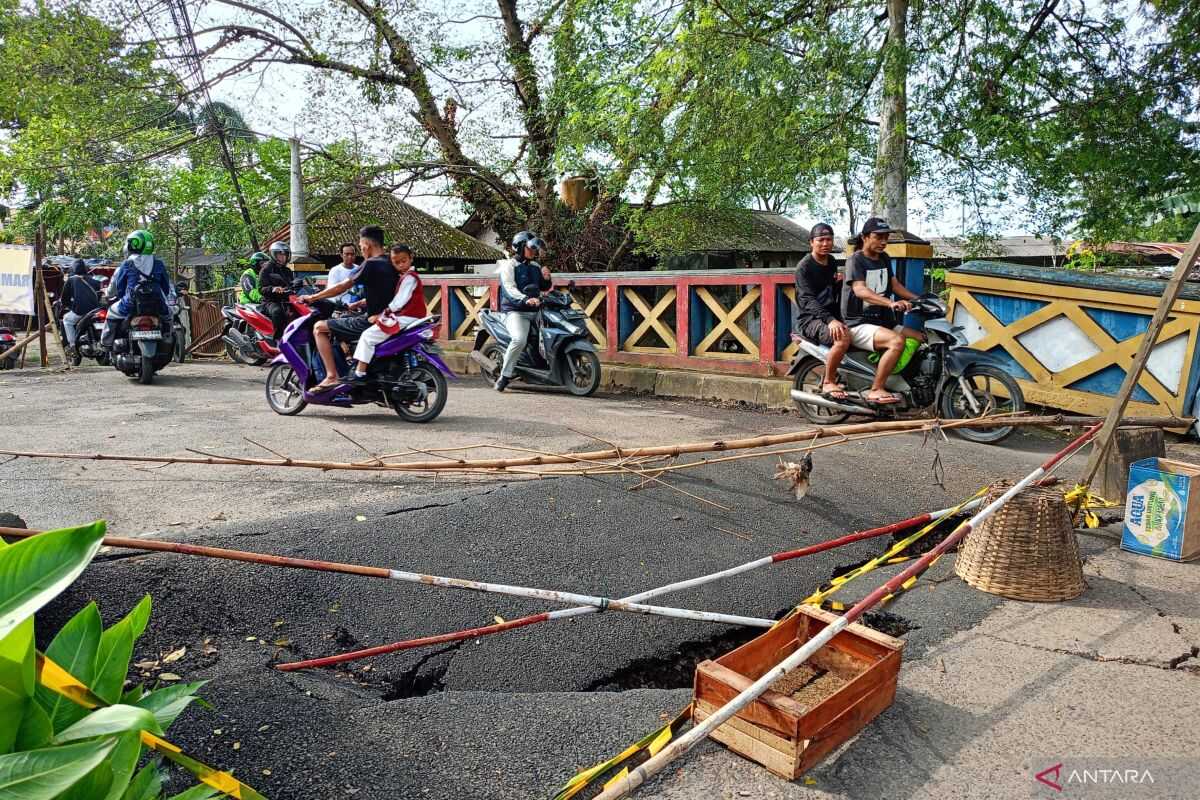 Bridge in Cipayung Subsides Again Just Days After Repair