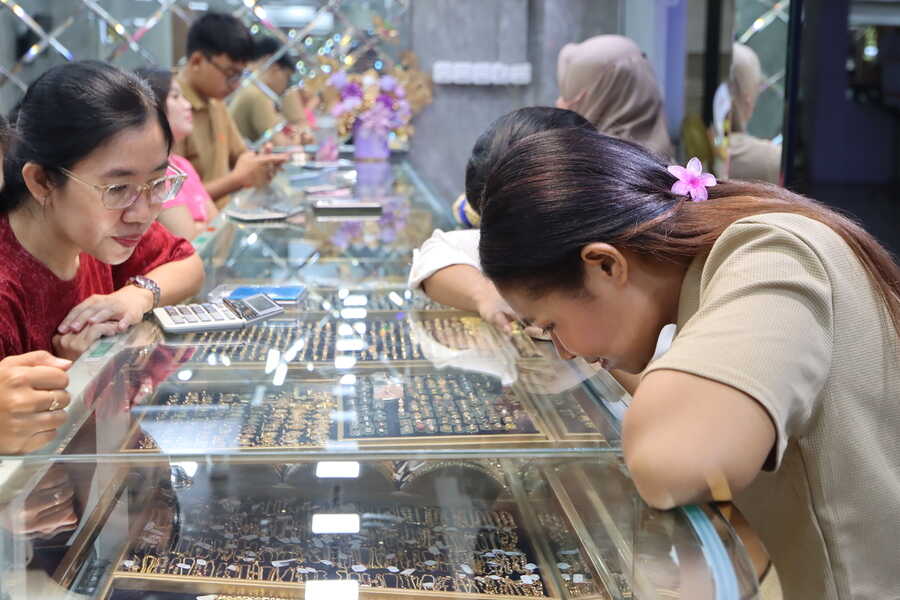Gold Prices Today 2 March 2026: World Record US$5,361, Antam Soars to Rp3.1 Million