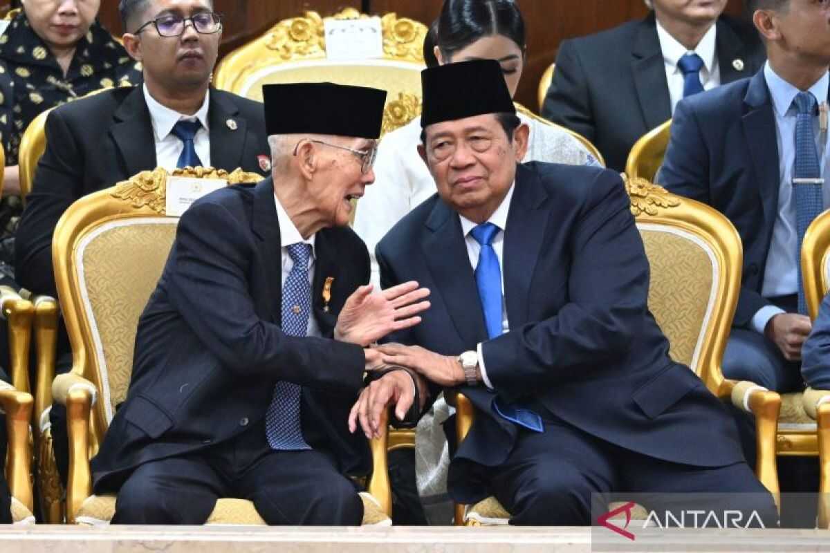 Top Stories: Sixth Vice President Try Sutrisno Passes Away and Jakarta LRT to Extend to Ancol