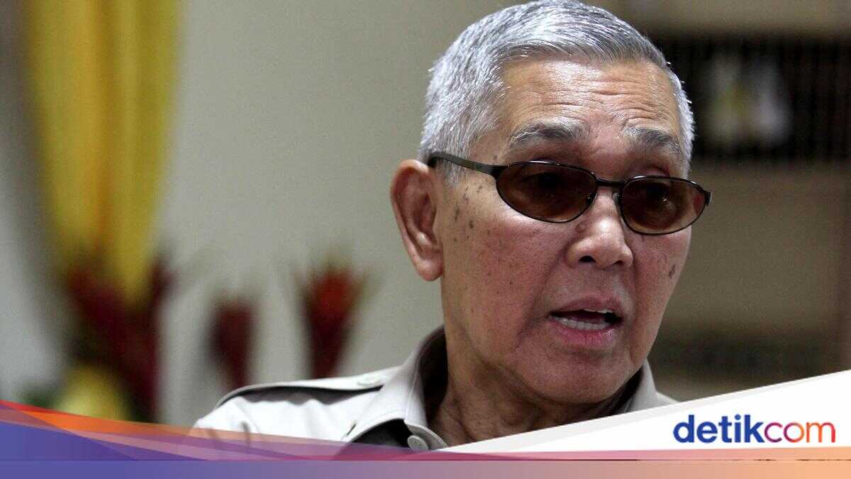 Coordinating Minister Airlangga Remembers Try Sutrisno: Very Calm in Facing National Issues