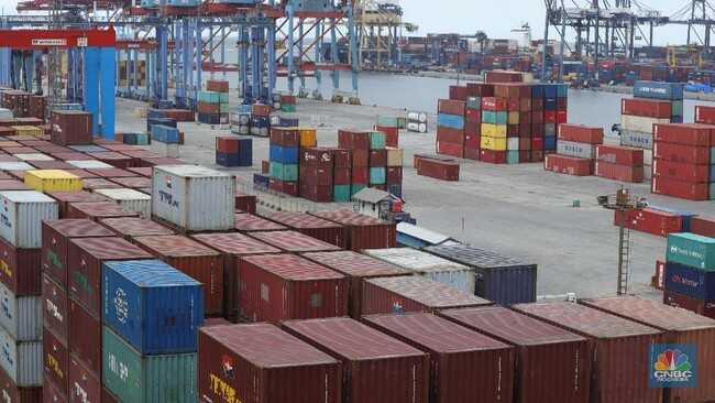 Coal Exports Plunge 16%, While CPO Surges 59.6%