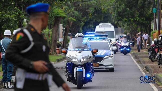 Current Scene at the Home of Mourning of Indonesia's 6th Vice-President Try Sutrisno