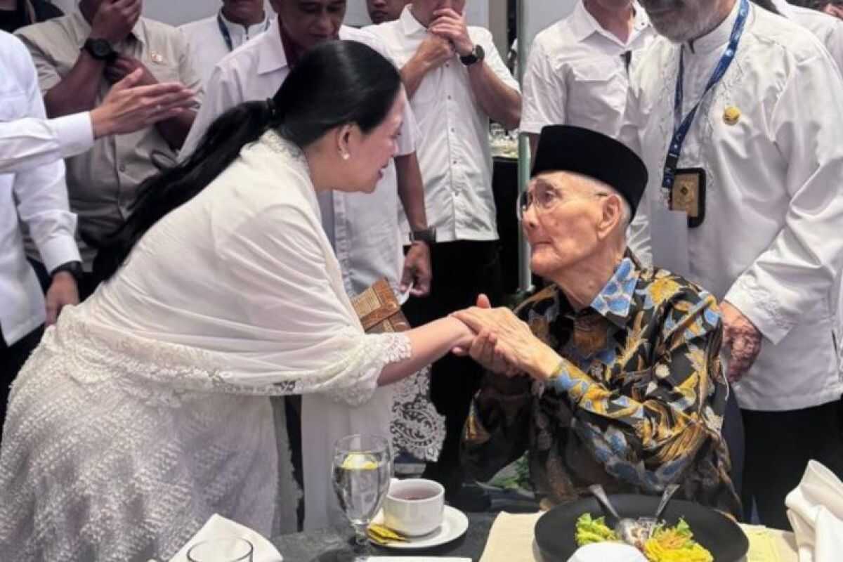 House Speaker Pays Tribute to Late Vice President Try Sutrisno as Warm and Humble Figure
