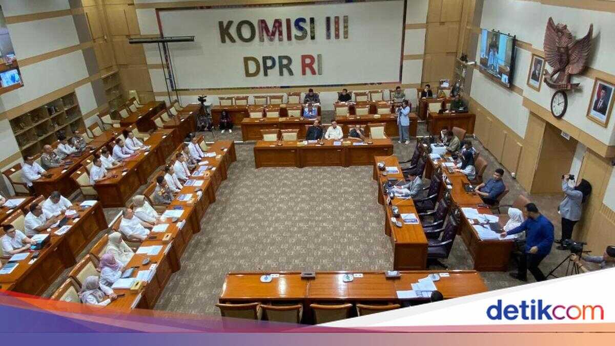 Commission III of House of Representatives Mourns Death of Sixth Vice-President Try Sutrisno and Chair of KPAI