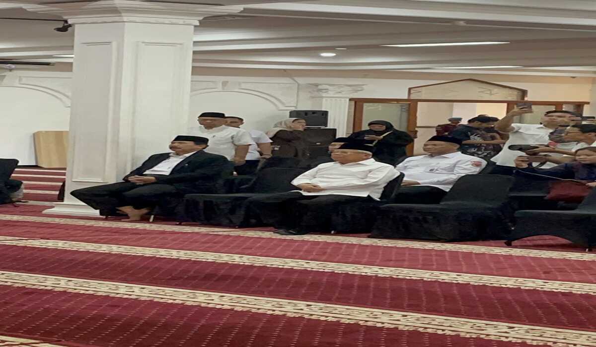 Vice President KH Ma'ruf Amin Attends Funeral Prayer for Retired General Try Sutrisno