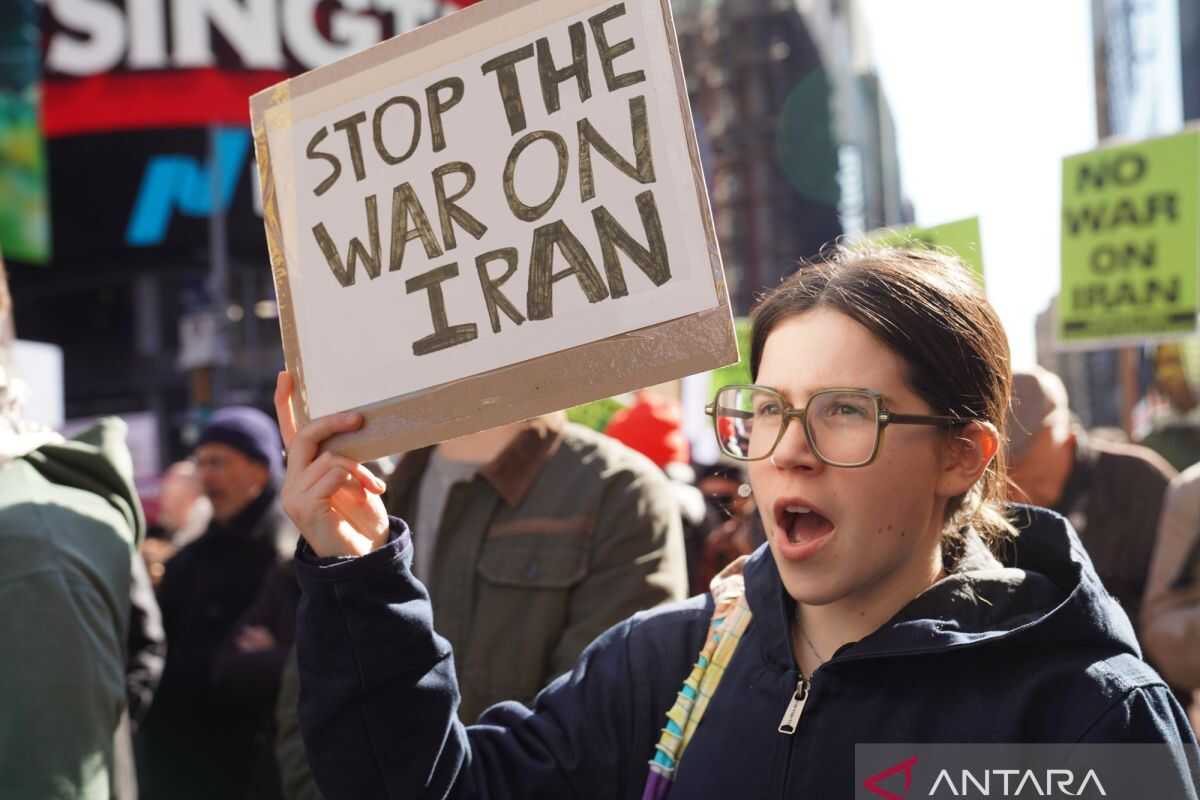 Britain prepares to evacuate 94,000 citizens from the Middle East