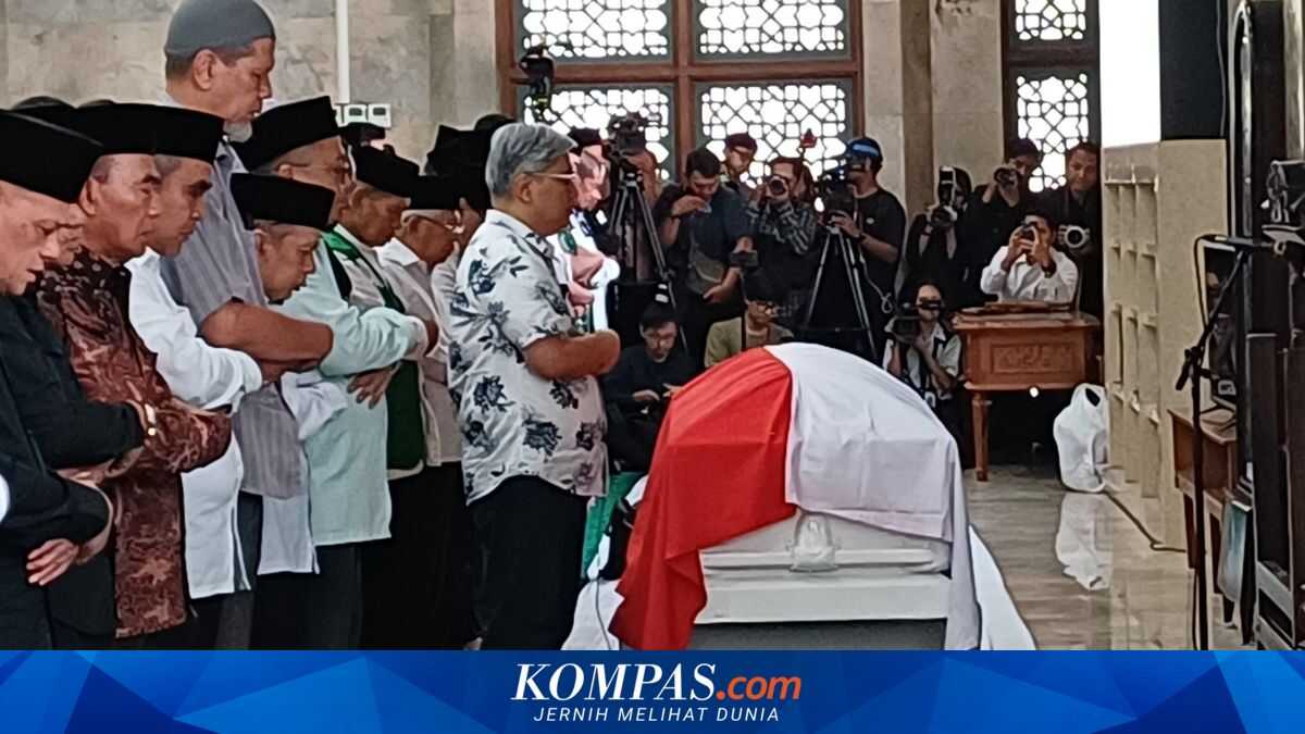 Second Son of Try Sutrisno Leads Funeral Prayer for Former Vice President