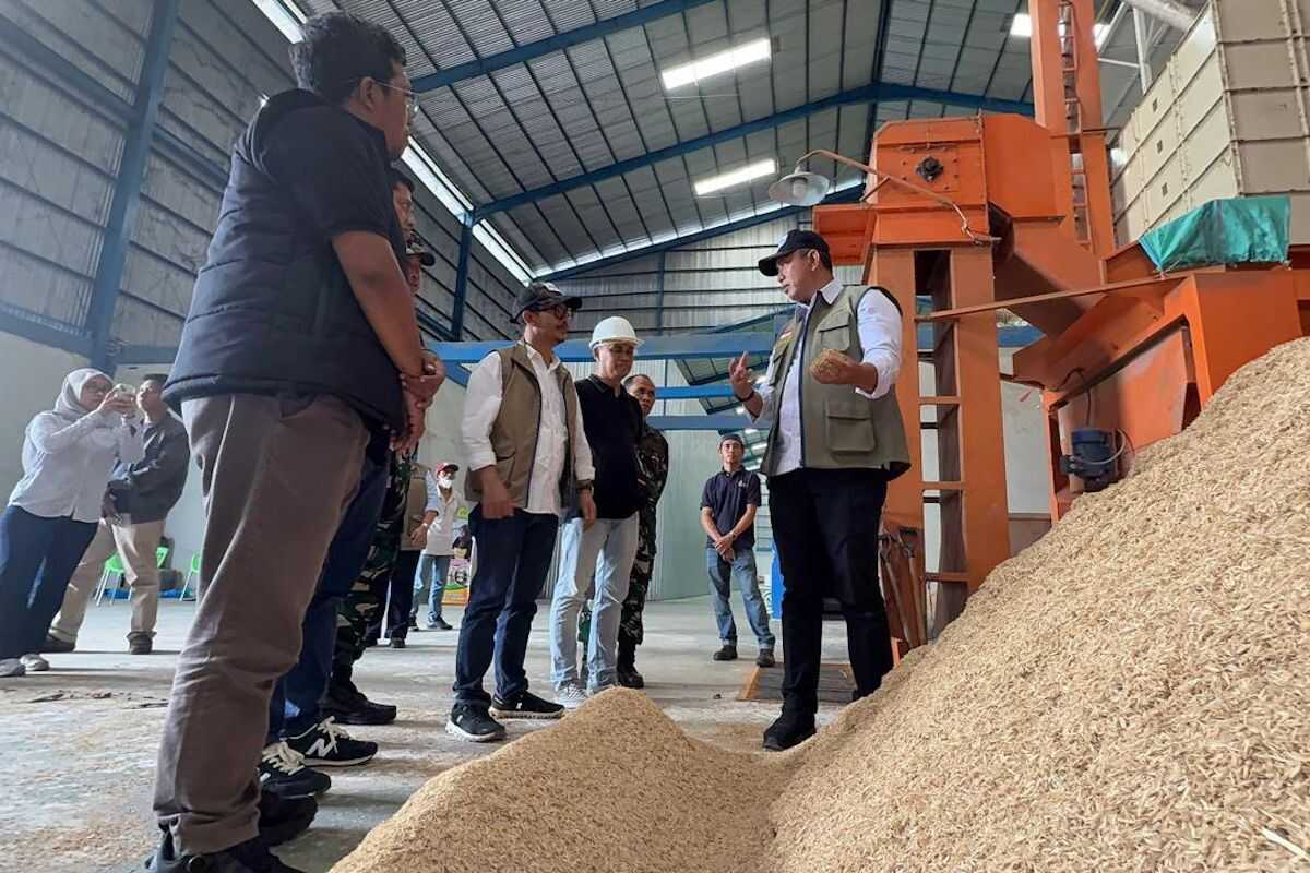 Bulog Chief Executive Urges Innovation in Economically Valuable Rice Husk Utilisation