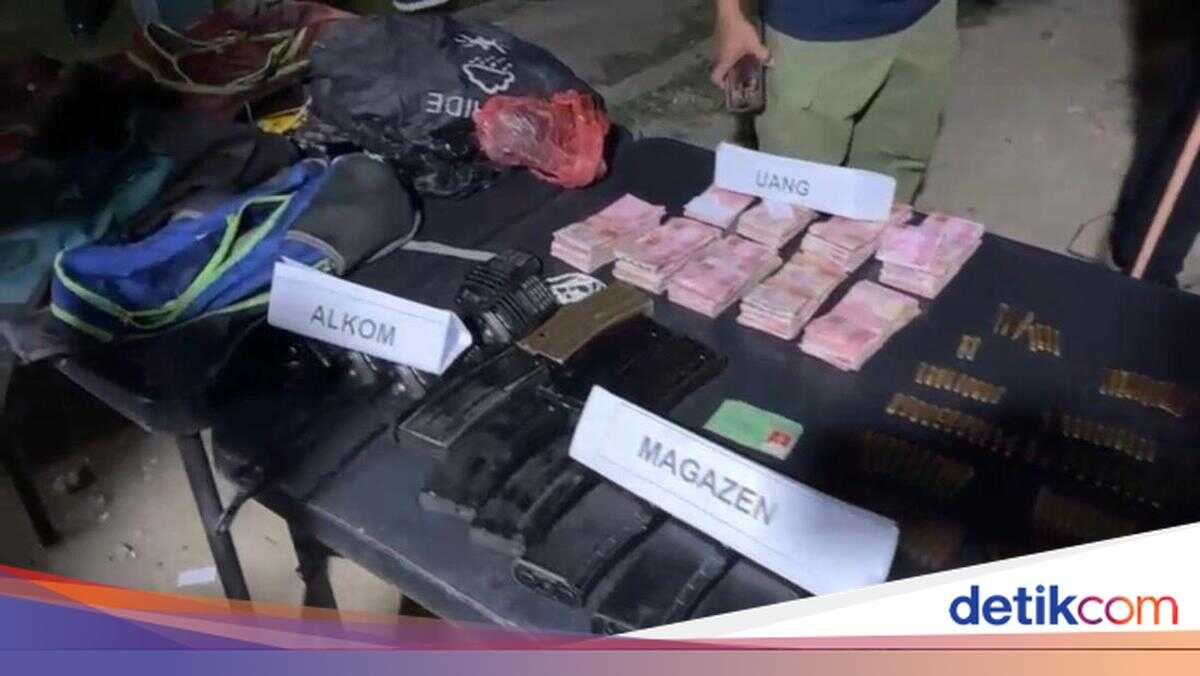 TNI-Polri Raids KKB Headquarters in Nabire, 10 Firearms and 561 Ammunition Rounds Seized