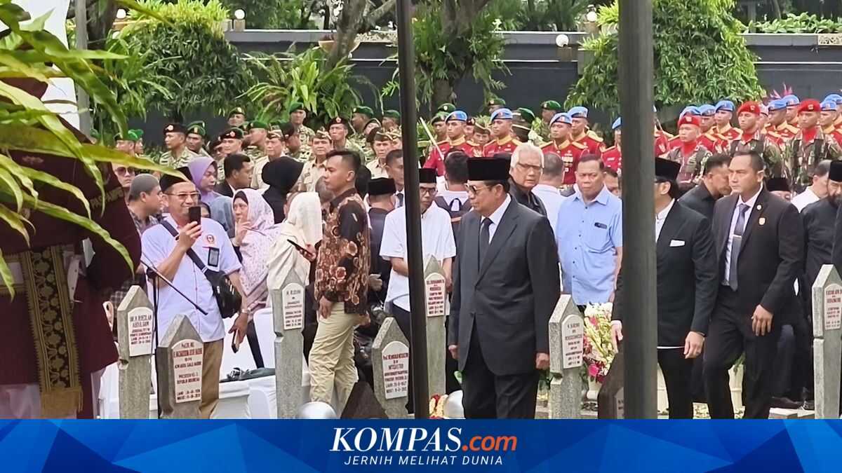 SBY, JK, and Boediono Attend Funeral of Try Sutrisno at Kalibata Heroes Cemetery