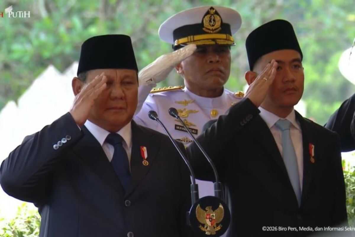 Vice President Gibran Pays Final Respects at Try Sutrisno's Funeral