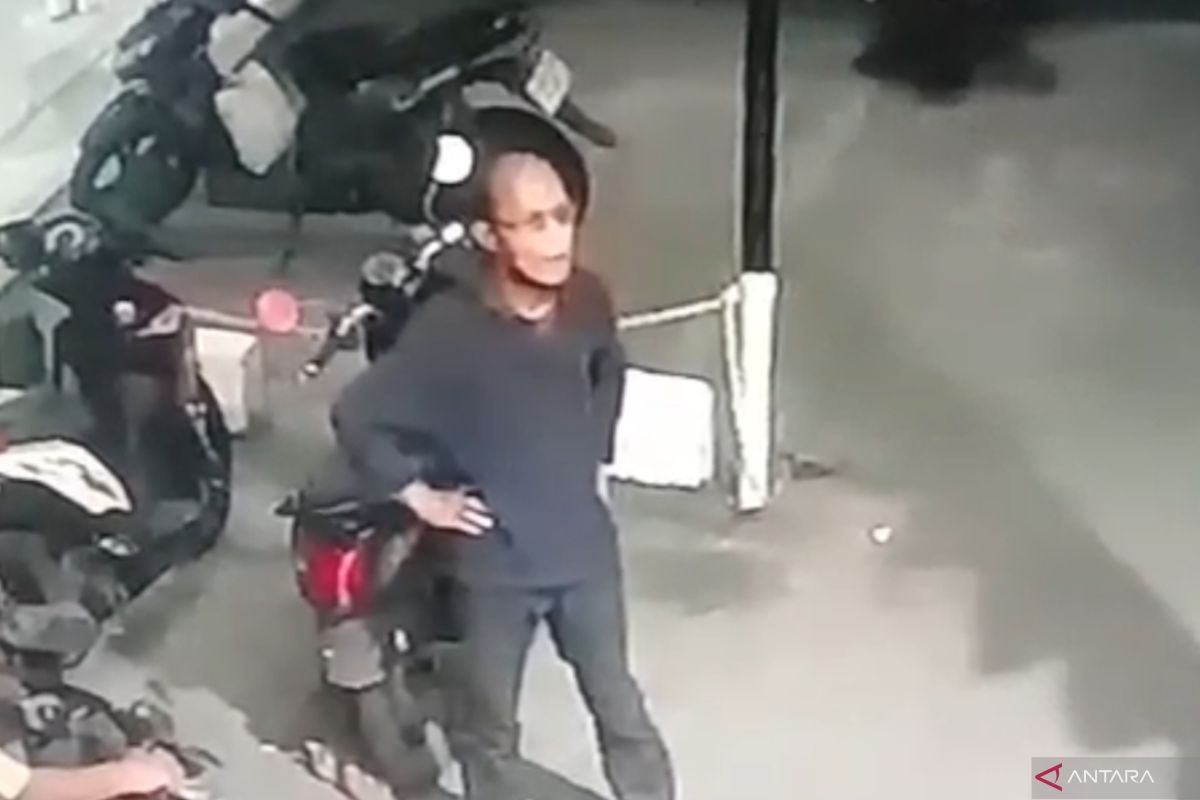 Police hunt man posing as narcotics chief who fled with motorcycle in East Jakarta
