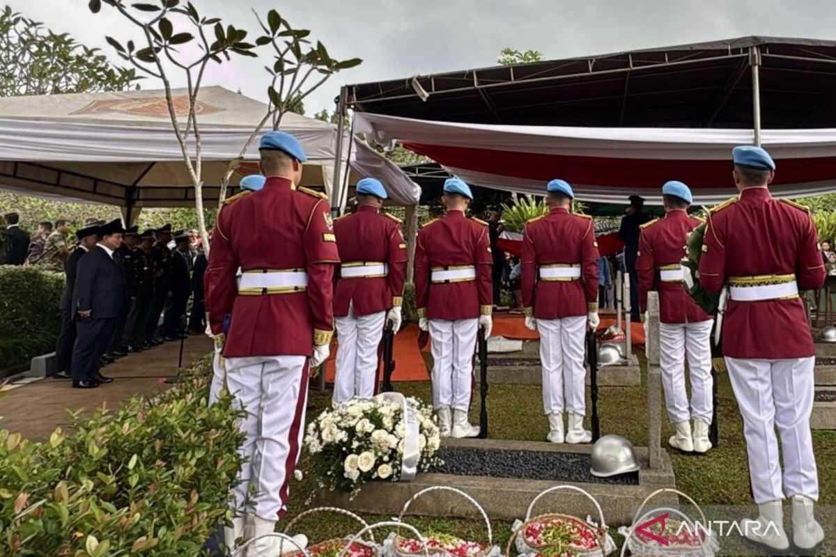 President Prabowo leads military funeral for former VP Try Sutrisno