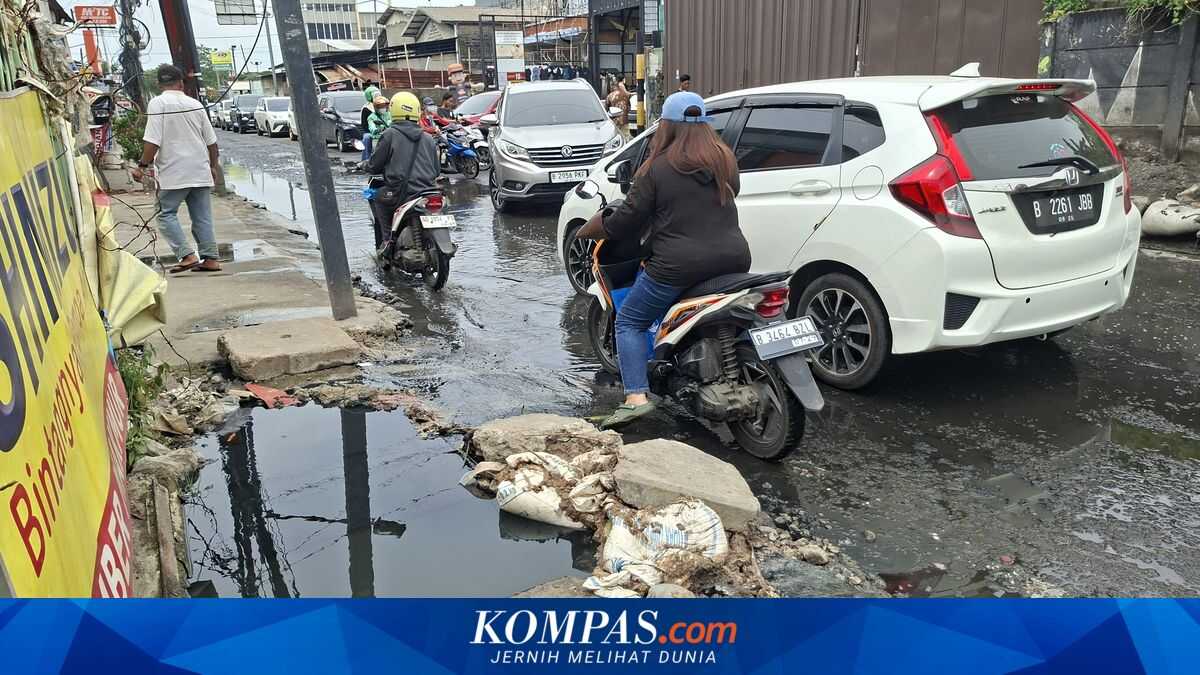 Two Weeks of Foul-Smelling Drainage Water Accumulation Persists; Kalideres Residents Protest