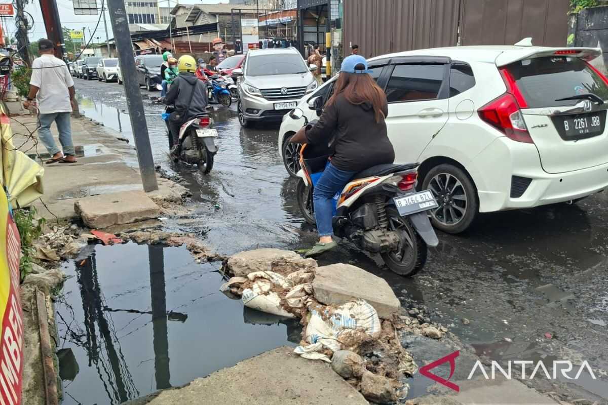 Foul-Smelling Sewage Water Floods Street in West Jakarta