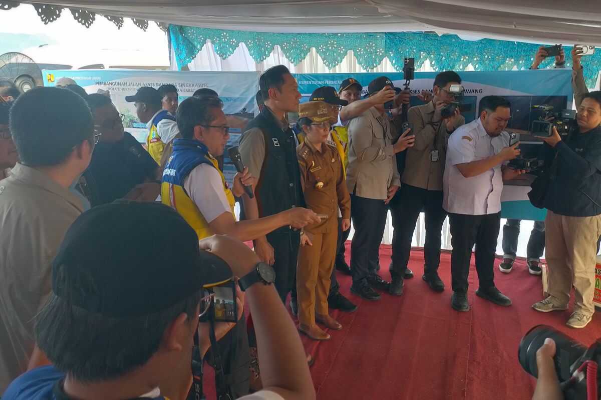 Infrastructure Minister urges upgrade of Singkawang Airport access road to four lanes